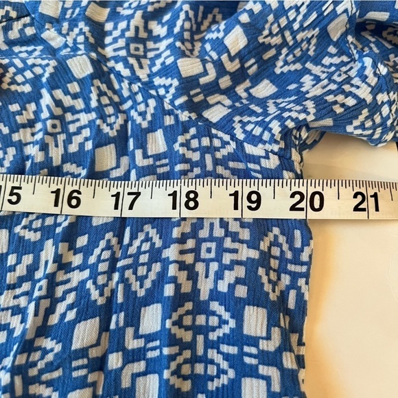 Southern Tide Charting Blue Abstract Delilah Flutter-Sleeve Top Size Medium - Picture 9 of 12